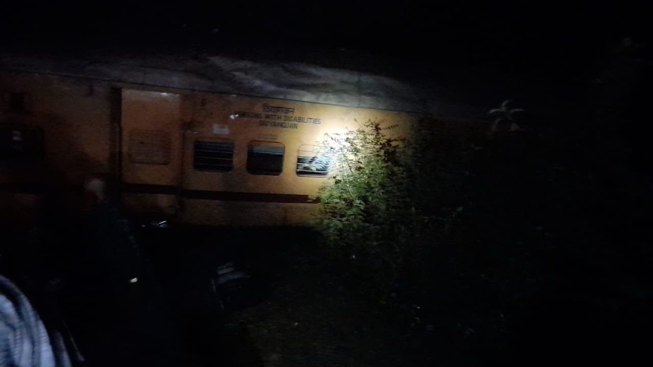 Andhra Train Derail: Three people are reported dead and 12 injured after two passenger trains in Andhra Pradesh Accident